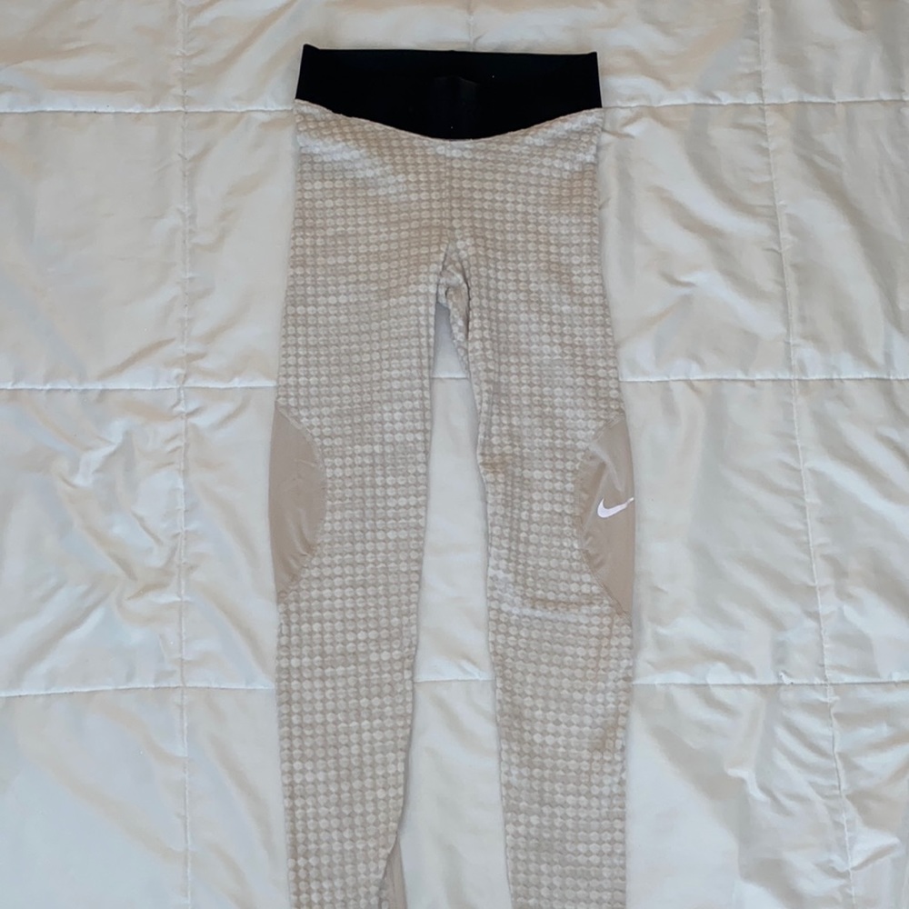 NIKE PRO Hyperwarm Advanced Performance Warming Textured Mid Rise Leggings - Picture 4 of 10